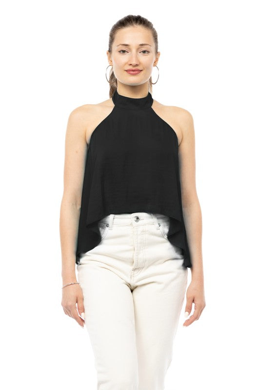 Blusa Fluida con Diseño Halter y Capas - Negro Ónix