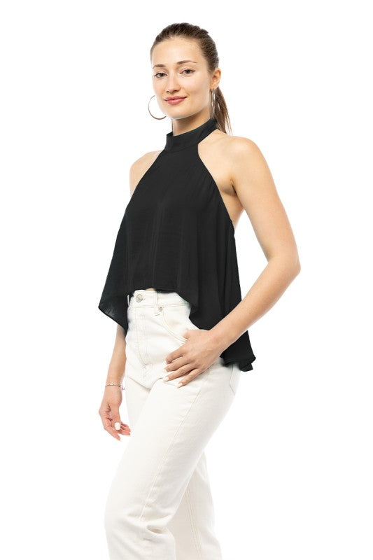 Blusa Fluida con Diseño Halter y Capas - Negro Ónix